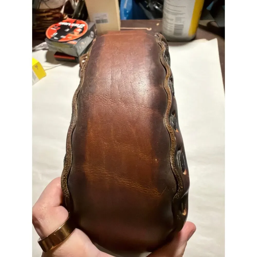 Hand Crafted Beautiful Leather Purse - Picture 6 of 6